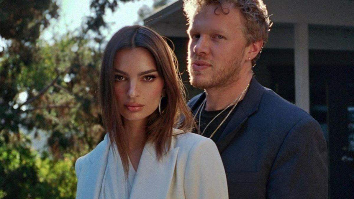 Емили Ратаковски показала волшебный couple-look Емили Ратаковски показала волшебный couple-look