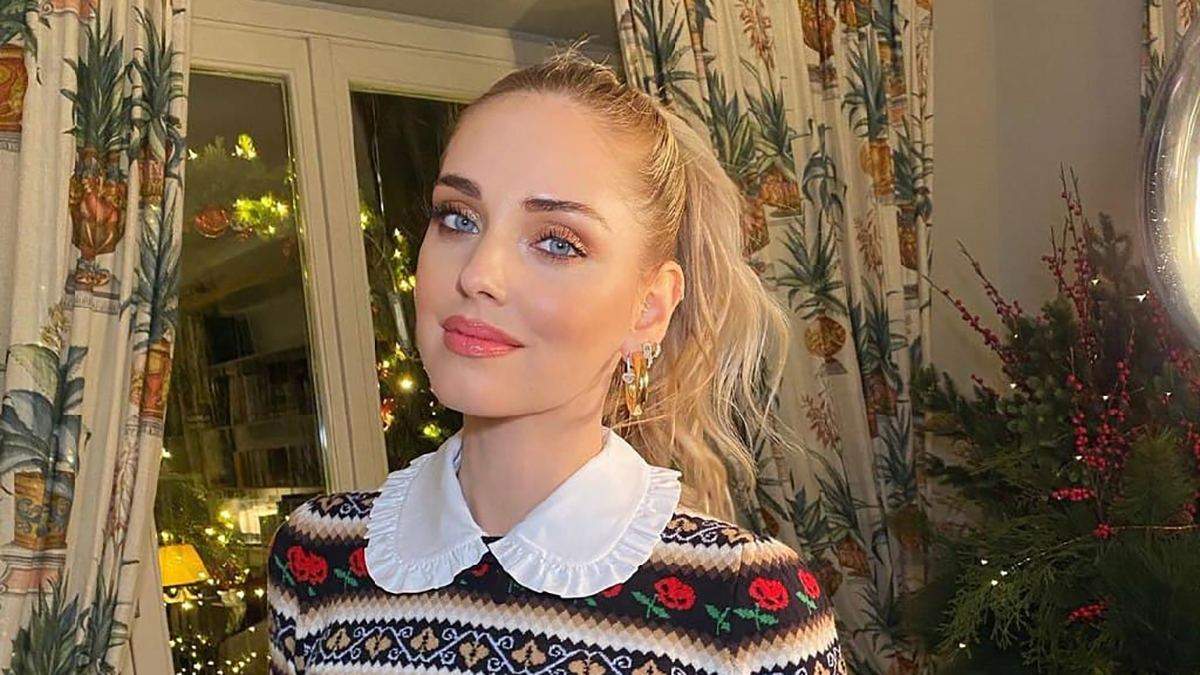 К'яра Ферраньї демонструє святковий образ К'яра Ферраньї демонструє святковий образ