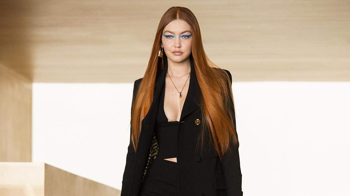 Джиджи Хадид открыла показ Versace Джиджи Хадид открыла показ Versace